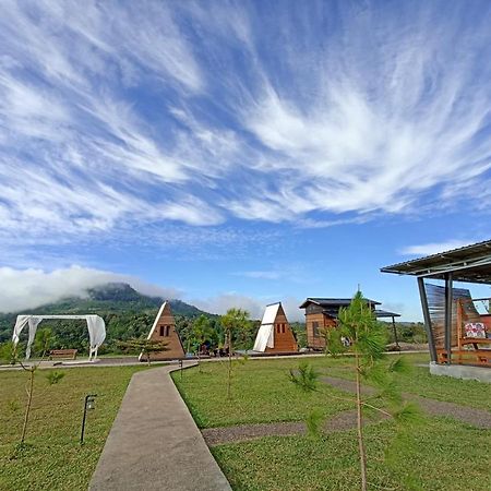 Wawowow Hotel Tomohon ภายนอก รูปภาพ