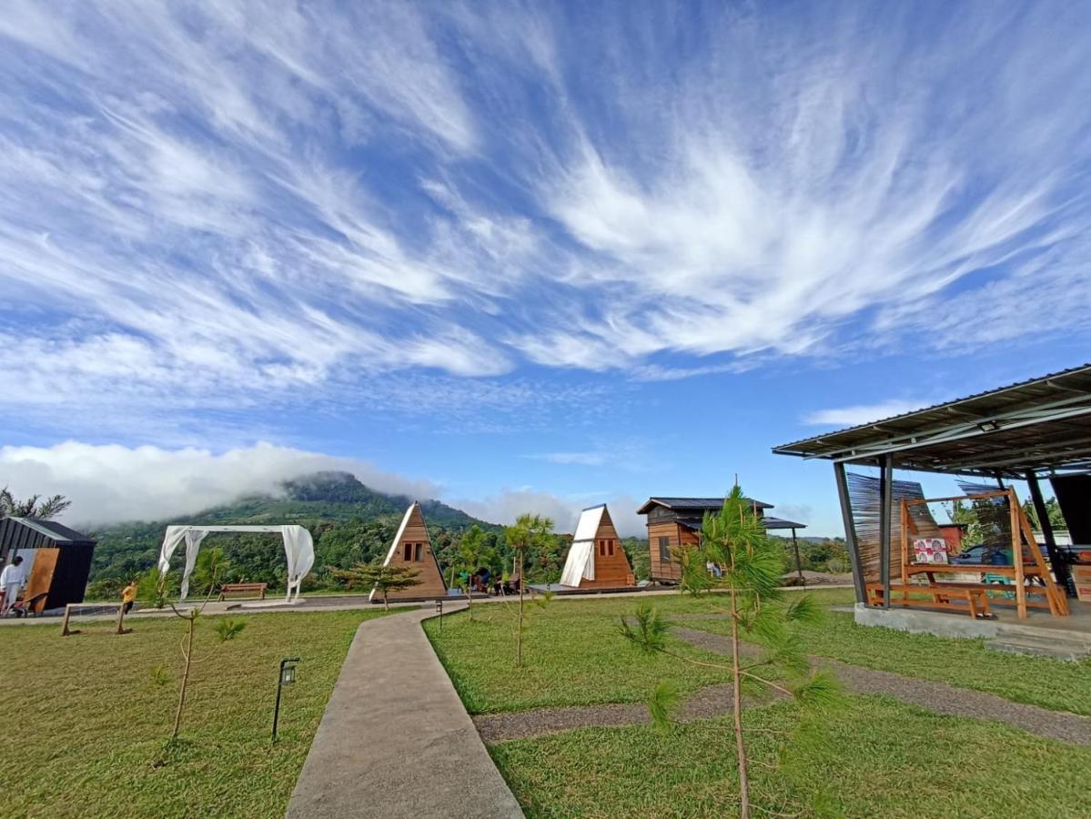 Wawowow Hotel Tomohon ภายนอก รูปภาพ