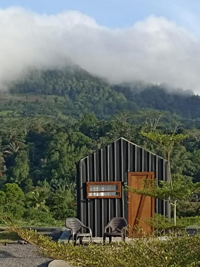 Wawowow Hotel Tomohon ภายนอก รูปภาพ