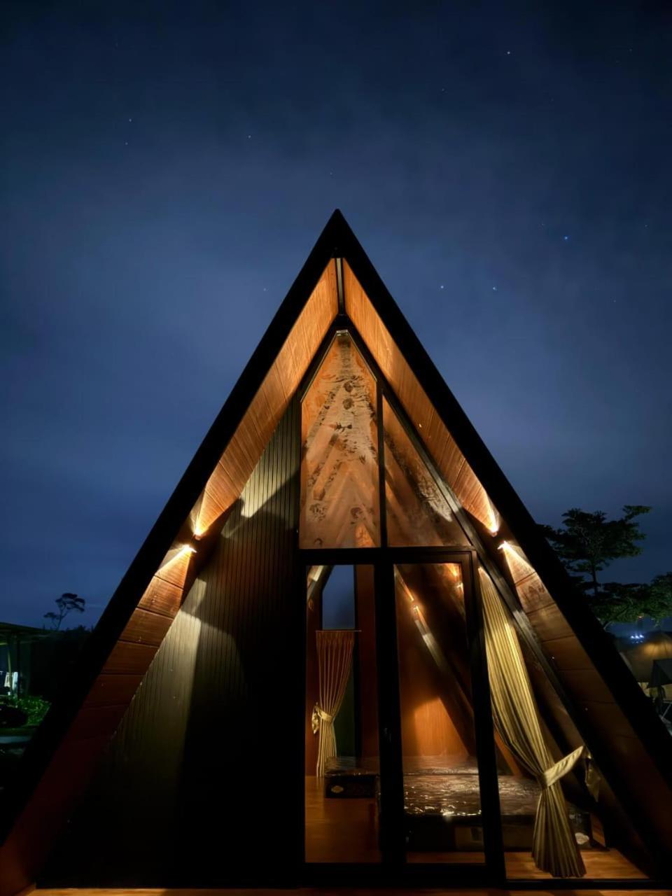 Wawowow Hotel Tomohon ภายนอก รูปภาพ