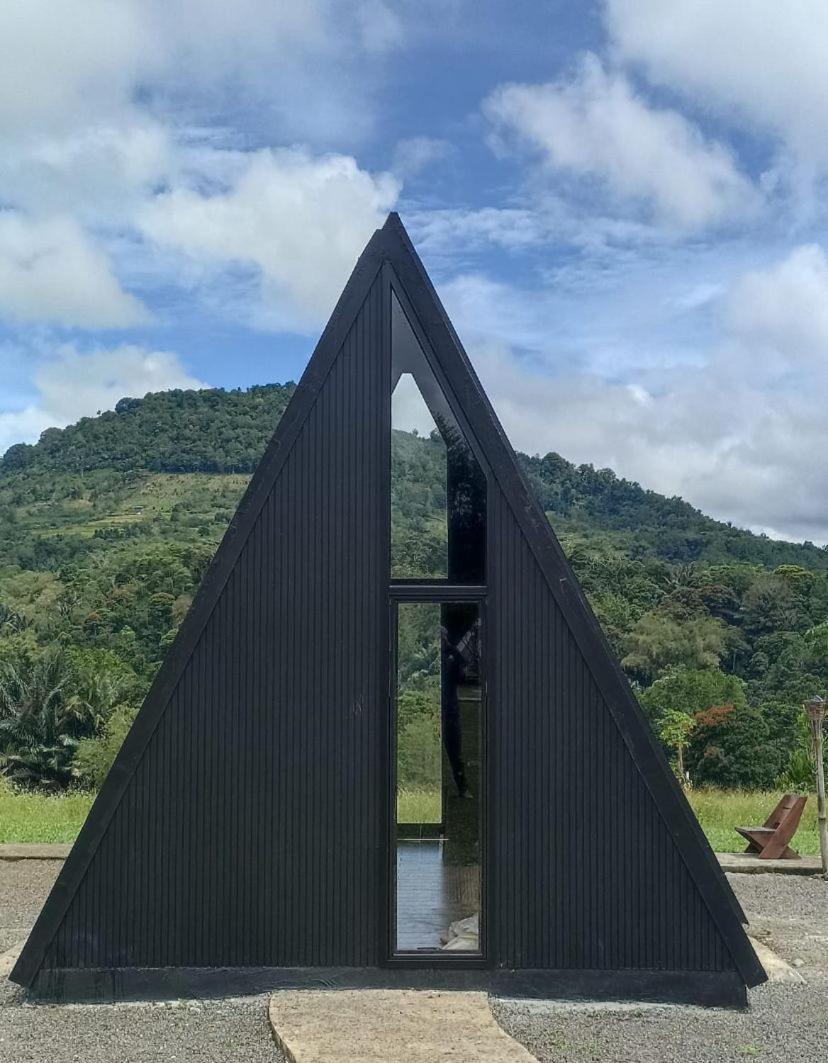 Wawowow Hotel Tomohon ภายนอก รูปภาพ