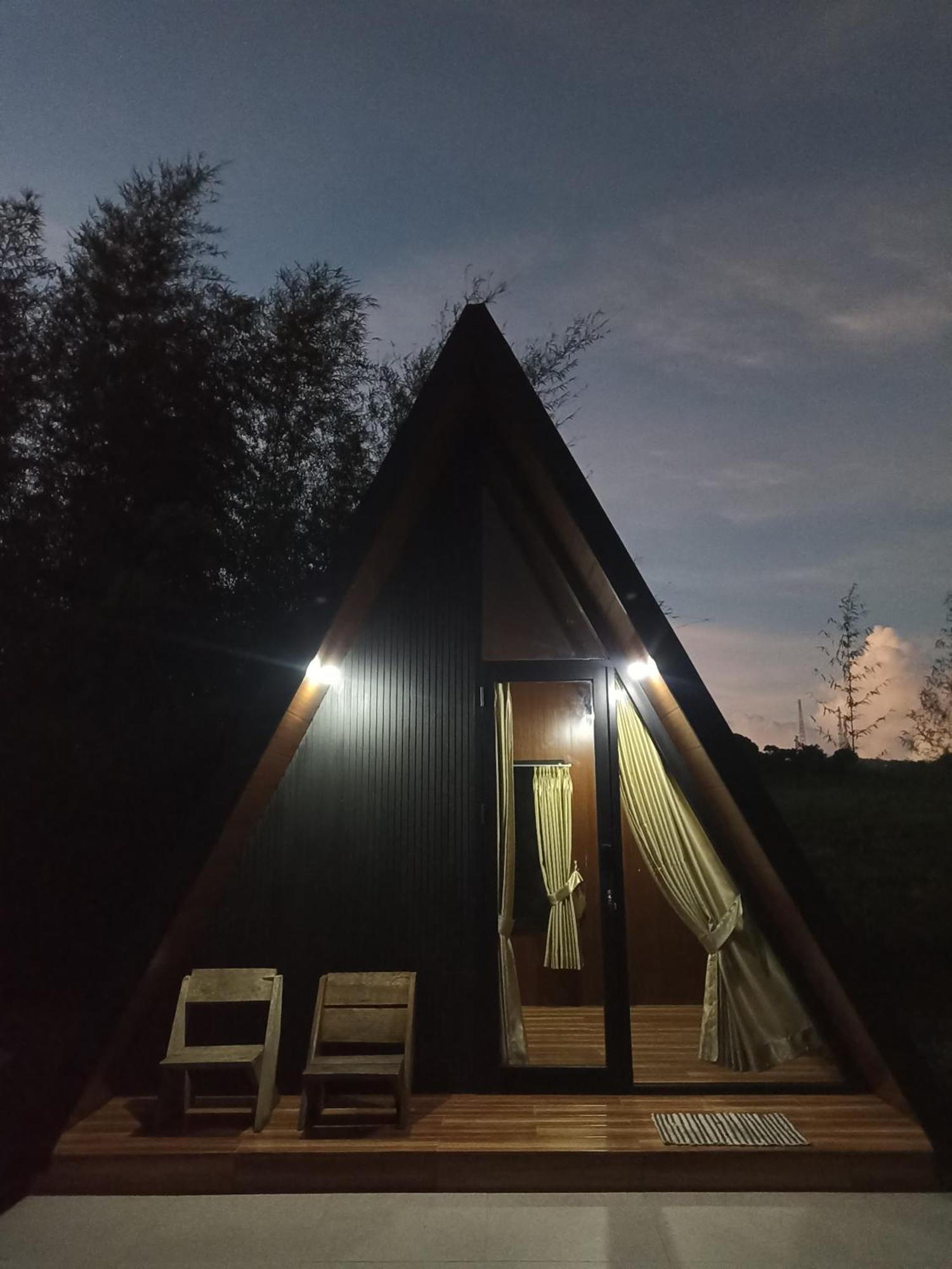 Wawowow Hotel Tomohon ภายนอก รูปภาพ